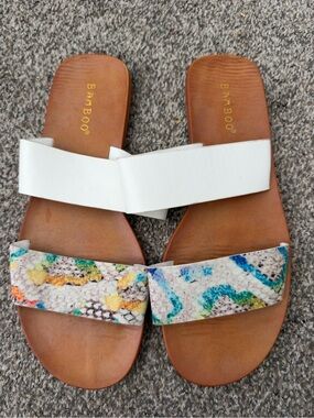 BAMBOO White Strap Multicolor Pattern Slide Sandals